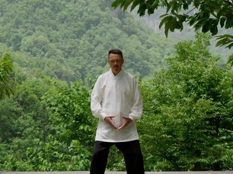 Ćwiczenie Qi Gong Liu Zi Jue w górach